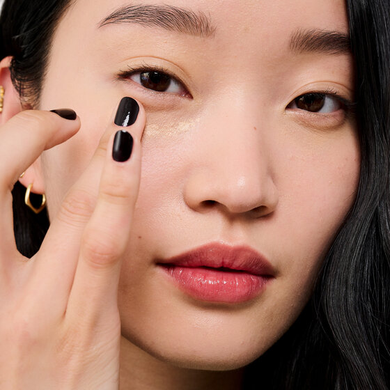 model applying Boi-ing Cakeless Concealer