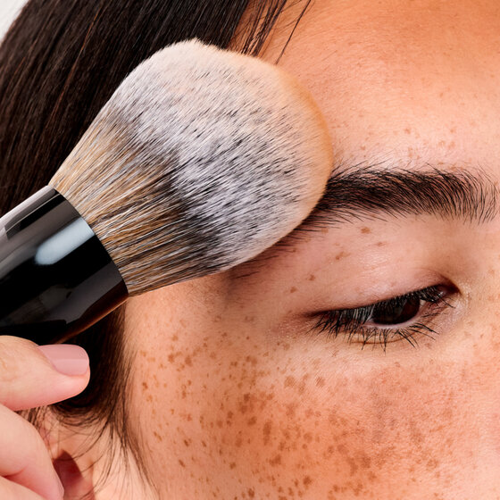 Model applying Hoola with brush