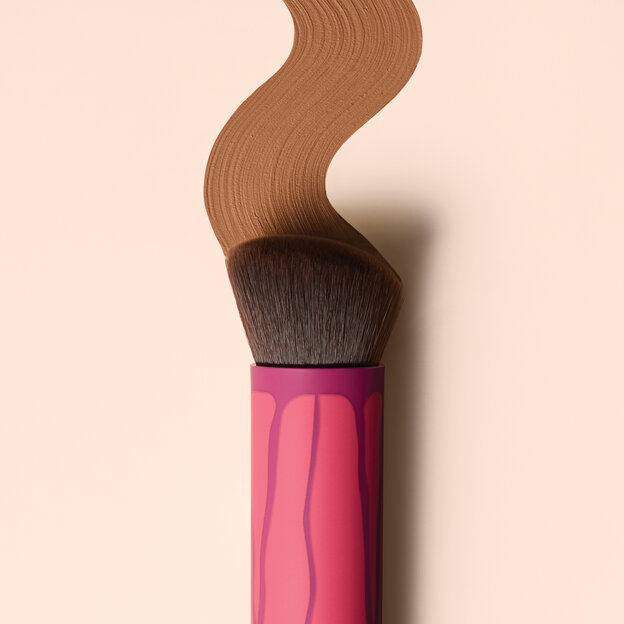 Hoola MaveMaker brush and swatch